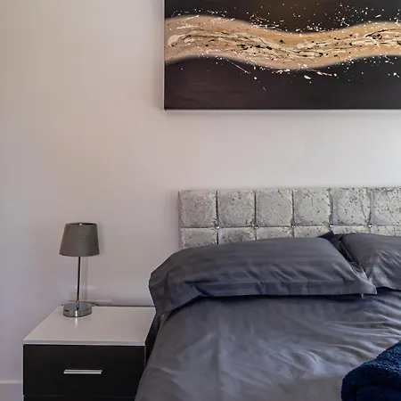 Clock Towers, 2 Bed, Stockton Heath, Warrington, Parking Apartment Exterior photo