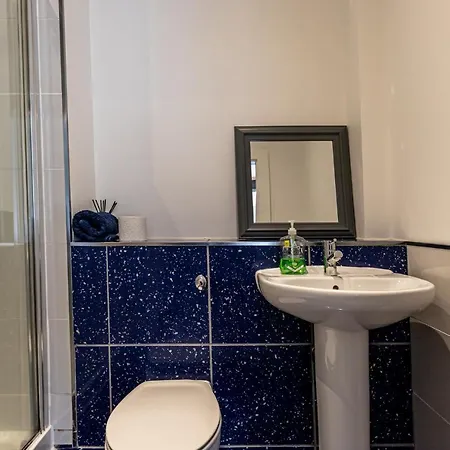 Clock Towers, 2 Bed, Stockton Heath, Warrington, Parking Apartment Exterior photo