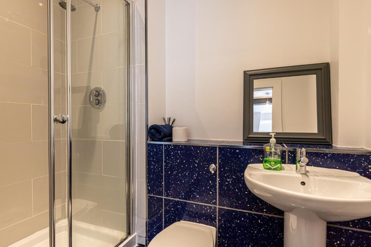Clock Towers, 2 Bed, Stockton Heath, Warrington, Parking Appartamento *