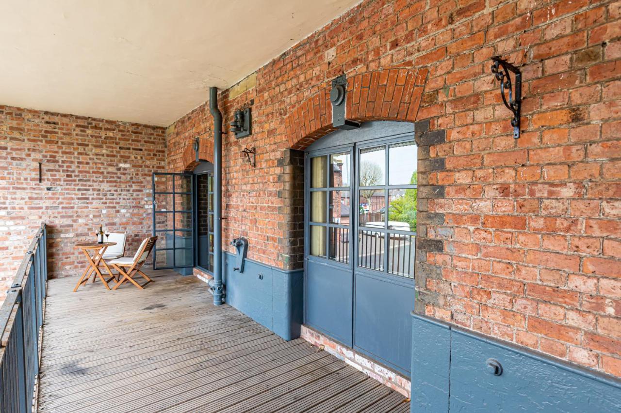 Clock Towers, 2 Bed, Stockton Heath, Warrington, Parking Apartment Warrington