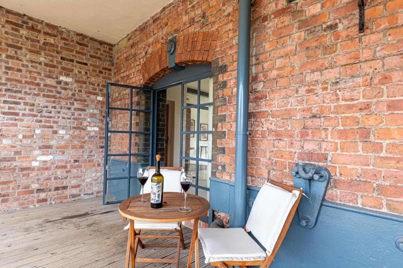 Clock Towers, 2 Bed, Stockton Heath, Warrington, Parking Apartment Warrington